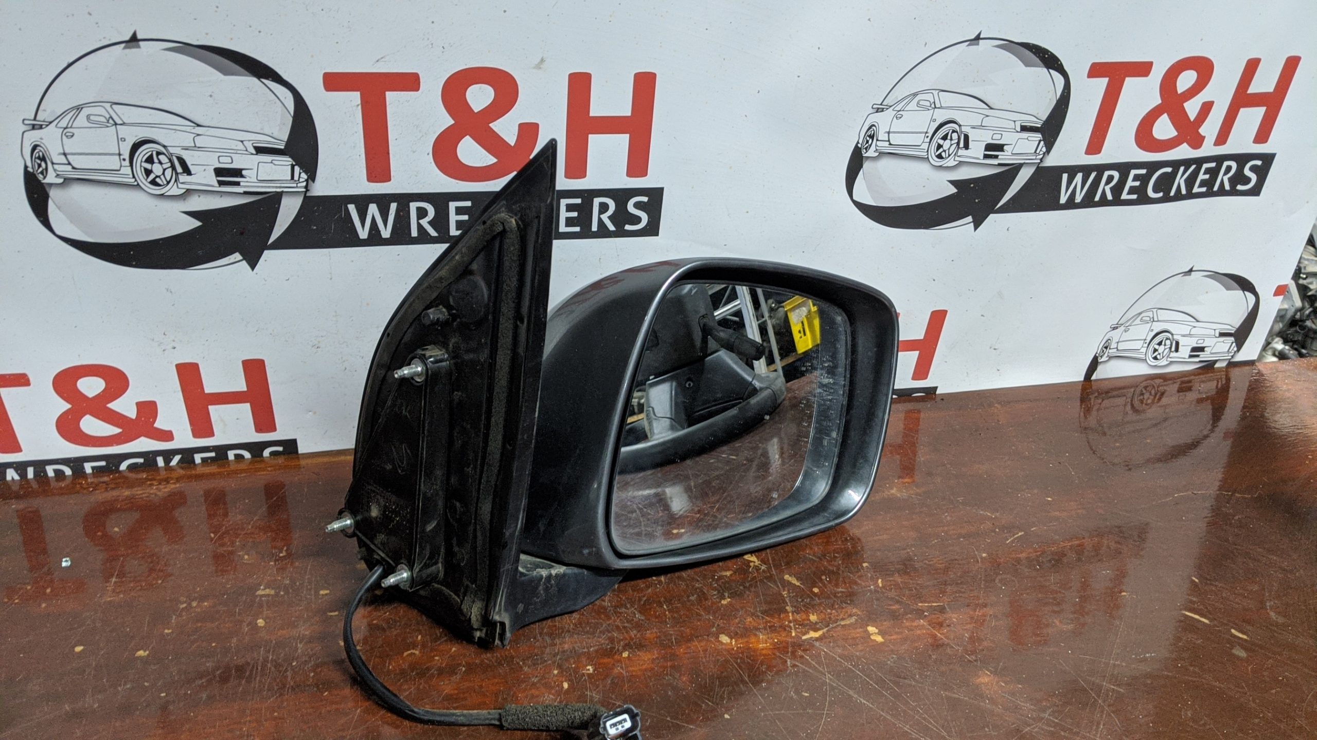 NISSAN NAVARA D40 RIGHT DOOR MIRROR 09/05-08/15 - T&H Wreckers